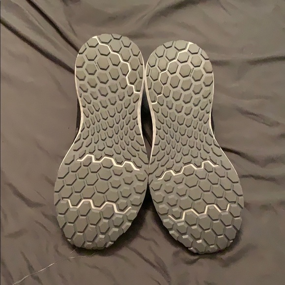 New balance - Picture 4 of 4